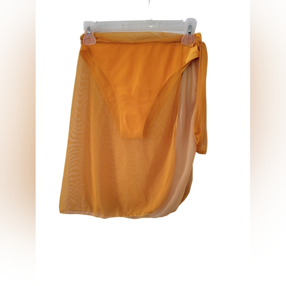 New with tags. Shein 4 piece Yellow Bikini set. Size S - Picture 5 of 9